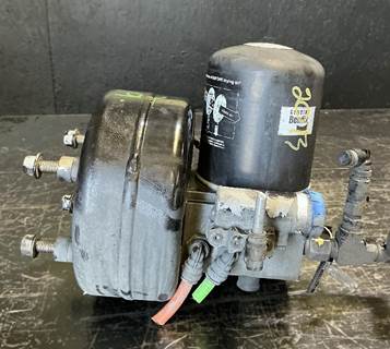 Bendix AD-IS Air Dryer for a International RH613