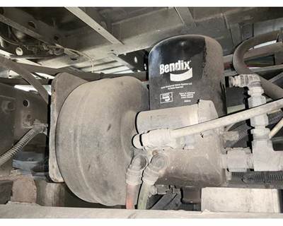 Bendix AD-IS Air Dryer for a International LT625