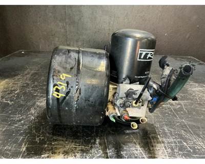 Bendix AD-IS Air Dryer for a Peterbilt 587