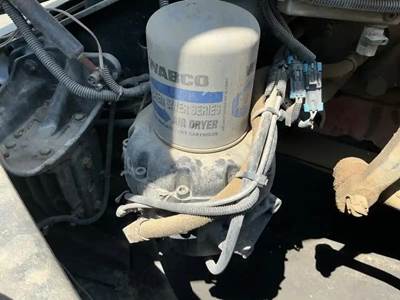 Freightliner Cascadia 125 Air Dryer