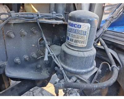 Freightliner Cascadia 126 Air Dryer
