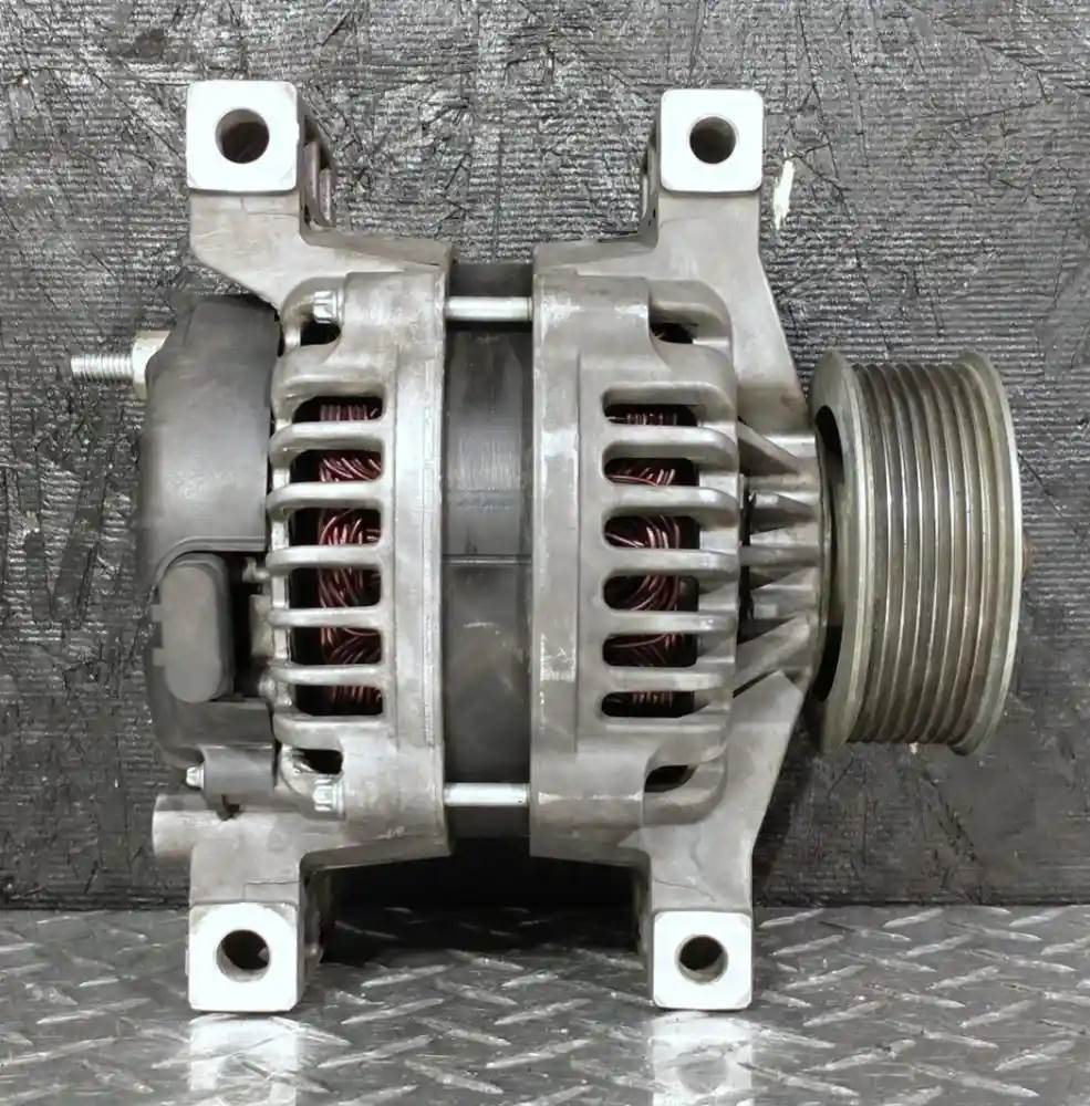 MercedesBenz OM460LA Alternator for a 2009 Freightliner Cascadia 125