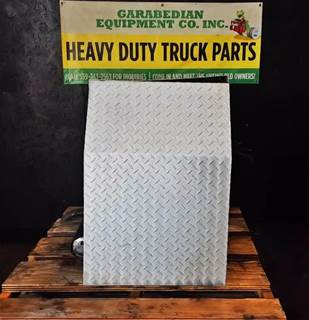 Freightliner Cascadia 125 Auxiliary Power Unit (APU)