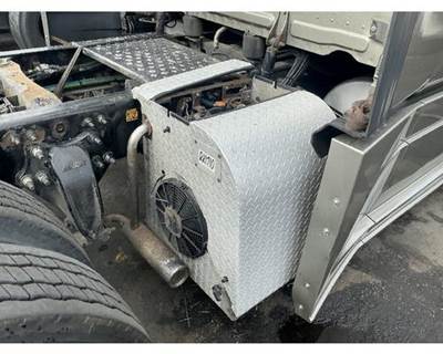 Freightliner Right Auxiliary Power Unit (APU) for a Freightliner CASCADIA