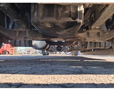 Detroit DA-F-12.5-3 Front Axle Assembly for a Freightliner Cascadia 126