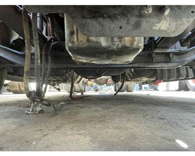 Detroit DA-F-13.3-3 Front Axle Assembly for a Freightliner CASCADIA