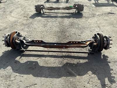 Eaton-Spicer Front Axle Assembly for a Peterbilt 384