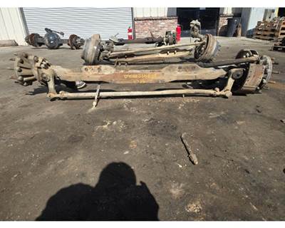 Meritor-Rockwell Front Axle Assembly for a Kenworth T800