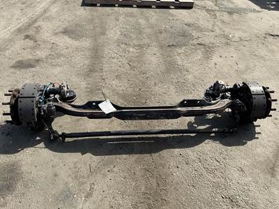 Mack Pinnacle CXU613 Front Axle Assembly for a Mack CXU613