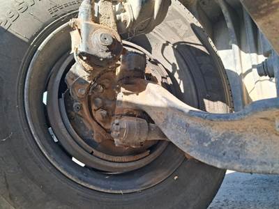 Meritor Front Axle Assembly for a Freightliner CASCADIA