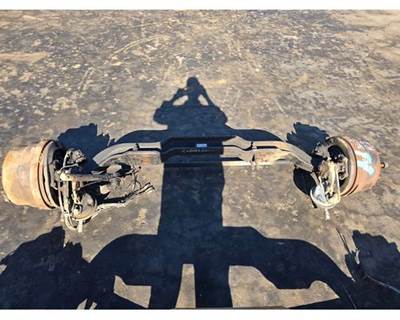 Meritor-Rockwell FF966 Front Axle Assembly for a Mack CXU612