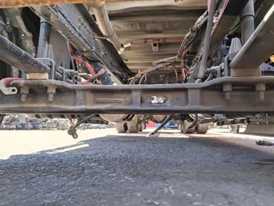 Meritor-Rockwell MFS12132CNN18 Front Axle Assembly for a Freightliner Cascadia 126