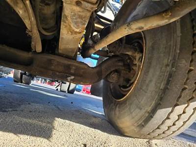 White WXLL Xpeditor Front Axle Assembly