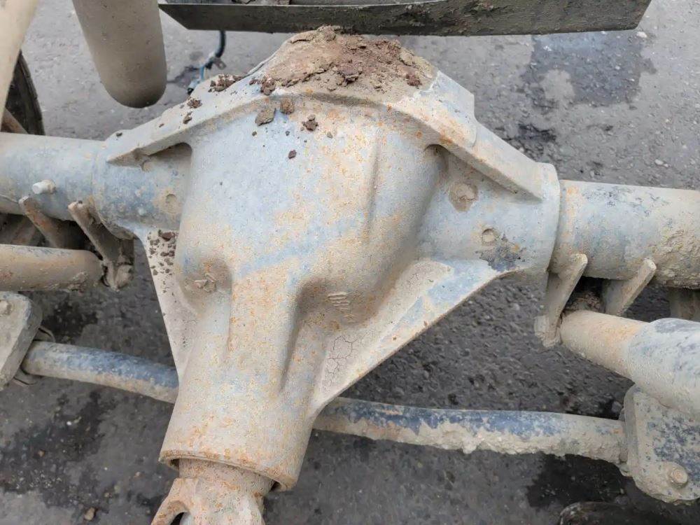 DanaSpicer 80 Rear Axle Assembly for a 2004 Chevrolet C4500 For Sale