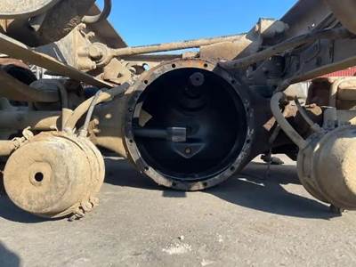 Dana-Spicer N400 Front Axle Housing for a International 9100