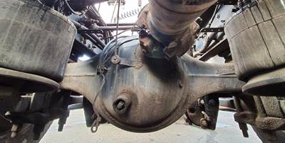 Detroit DA-RT-40.0-4S Front Axle Housing for a Freightliner Cascadia 126