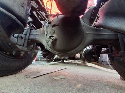 Detroit DA-RT-40.0-4T Front Axle Housing for a Freightliner CASCADIA