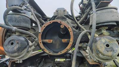 Eaton DS404 Front Axle Housing for a Kenworth T800