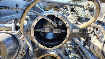 Eaton DS404 Front Axle Housing for a International 9200I