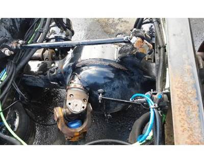 Eaton DS404 Front Axle Housing for a Freightliner Cascadia 125