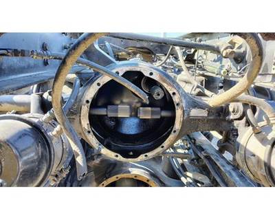 Eaton DS404 Front Axle Housing for a International 9200I