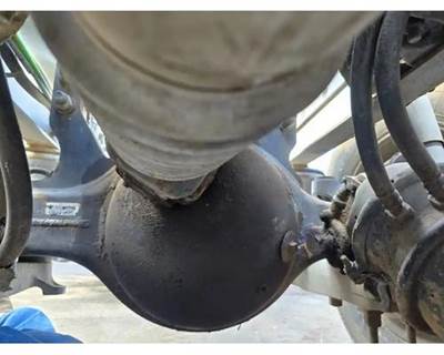 Eaton DS404 Front Axle Housing for a International ProStar