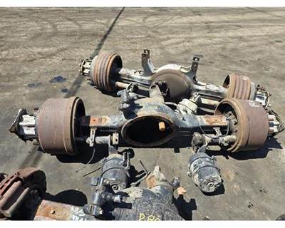 Eaton DS404 Front Axle Housing for a Freightliner Cascadia 125