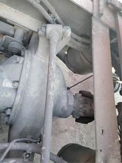 Meritor-Rockwell MD2014X Front Axle Housing for a Freightliner Cascadia 125