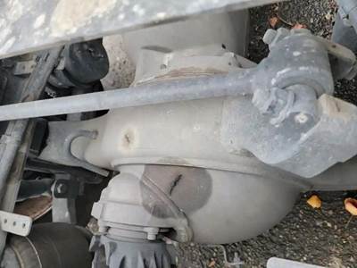 Meritor-Rockwell MD2014X Front Axle Housing for a Freightliner Cascadia 126