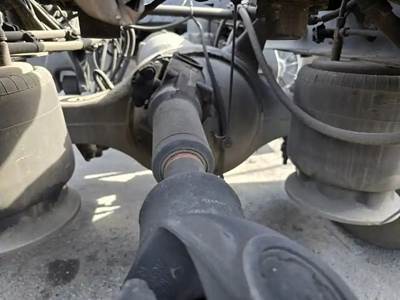 Meritor-Rockwell MD2014X Front Axle Housing for a Freightliner Cascadia 125