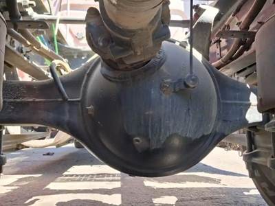 Meritor-Rockwell MD2014X Front Axle Housing for a Freightliner Cascadia 126