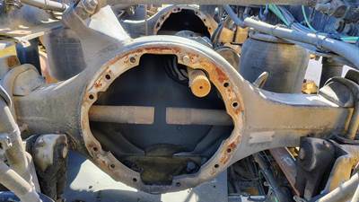 Meritor-Rockwell MD2014X Front Axle Housing for a Freightliner Cascadia 125