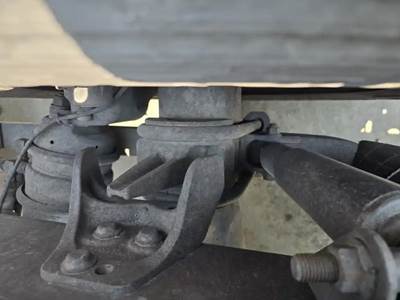 Meritor-Rockwell MD2014X Front Axle Housing for a International RH613