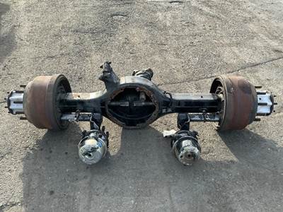 Meritor-Rockwell MD2014X Front Axle Housing for a Freightliner Cascadia 125