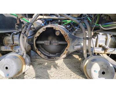 Meritor-Rockwell MD2014X Front Axle Housing for a Freightliner Cascadia 125