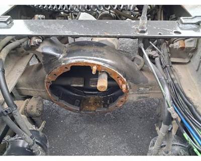 Meritor-Rockwell MD2014X Front Axle Housing for a Freightliner Cascadia 125