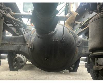 Meritor-Rockwell MD2014X Front Axle Housing for a Freightliner CASCADIA