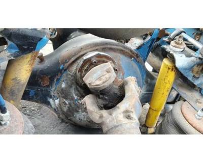Meritor-Rockwell RD20140 Front Axle Housing for a Peterbilt 377