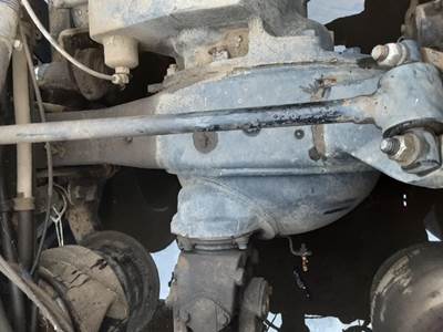 Meritor-Rockwell RD20145 Front Axle Housing for a Freightliner COLUMBIA 120