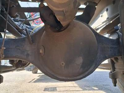 Meritor-Rockwell RD20145 Front Axle Housing for a International Prostar