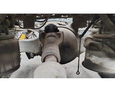 Meritor-Rockwell RD20145 Front Axle Housing for a Freightliner Cascadia 125