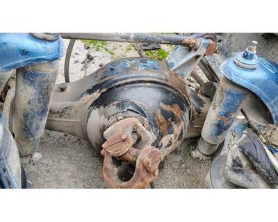 Meritor-Rockwell SQ100F Front Axle Housing for a Peterbilt 379