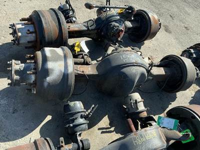 Dana-Spicer S23-170 Rear Axle Housing for a International DuraStar 4300