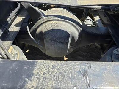 Detroit RT40-4N Rear Axle Housing for a Freightliner Cascadia 125