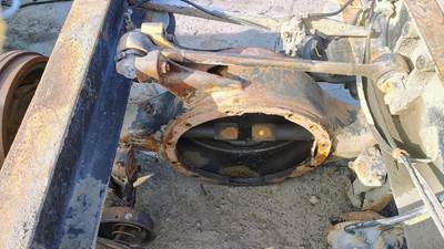 International RA57 Rear Axle Housing for a International 9370