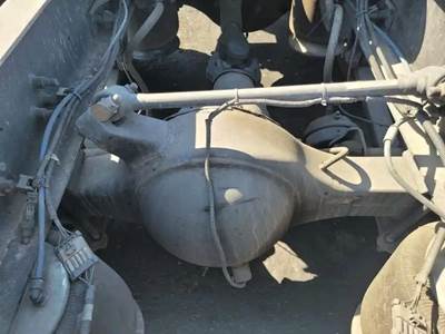 Meritor-Rockwell MR2014X Rear Axle Housing for a Freightliner Cascadia 125