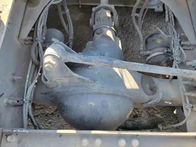 Meritor-Rockwell MR2014X Rear Axle Housing for a Mack CXU613