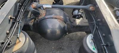 Meritor-Rockwell MR2014X Rear Axle Housing for a Freightliner Cascadia 125