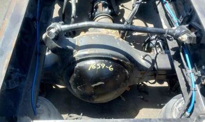 Meritor-Rockwell MR2014X Rear Axle Housing for a Freightliner Cascadia 126