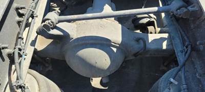 Meritor-Rockwell MR2014X Rear Axle Housing for a Freightliner Cascadia 125